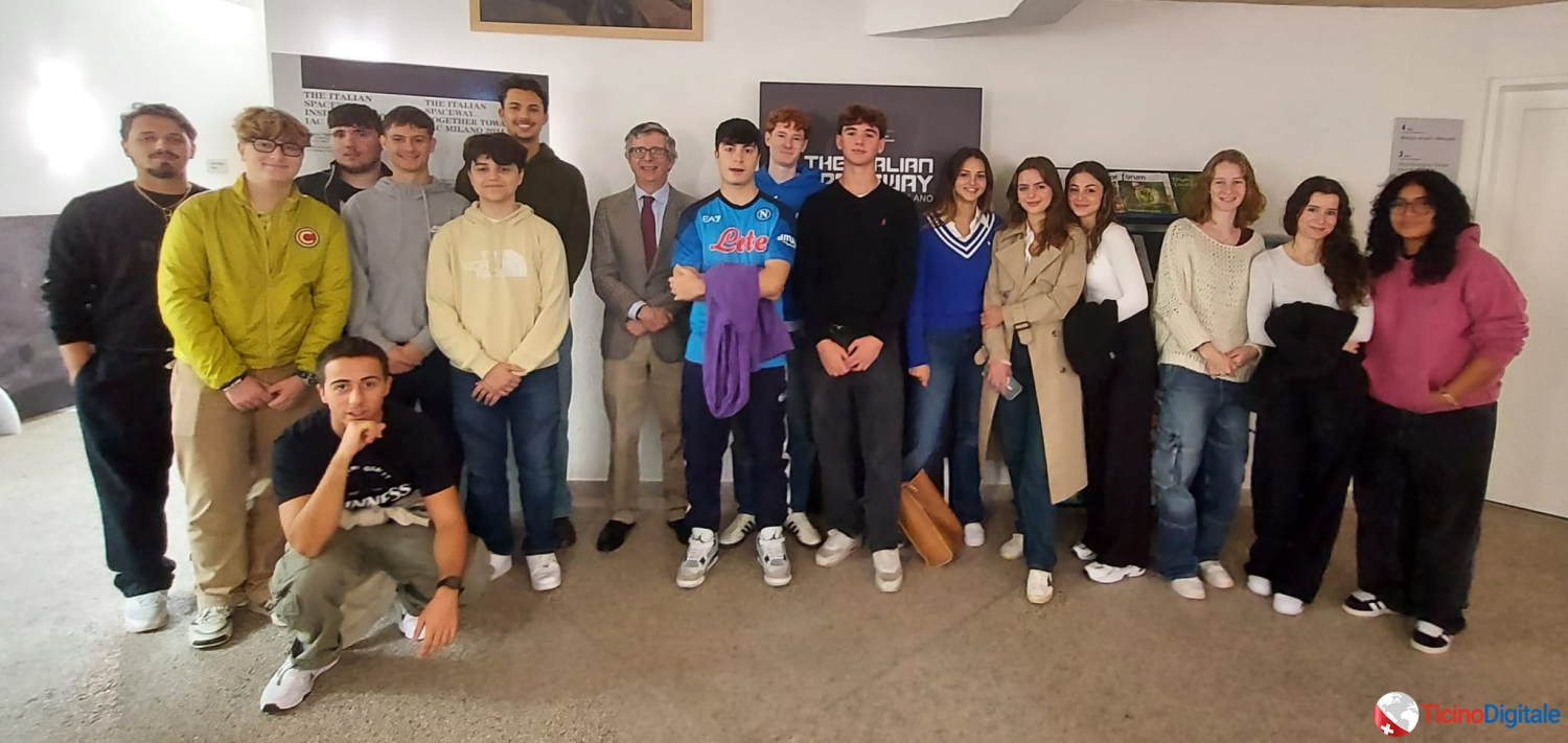 La classe quarta in visita alla mostra "The Italian Spaceway"